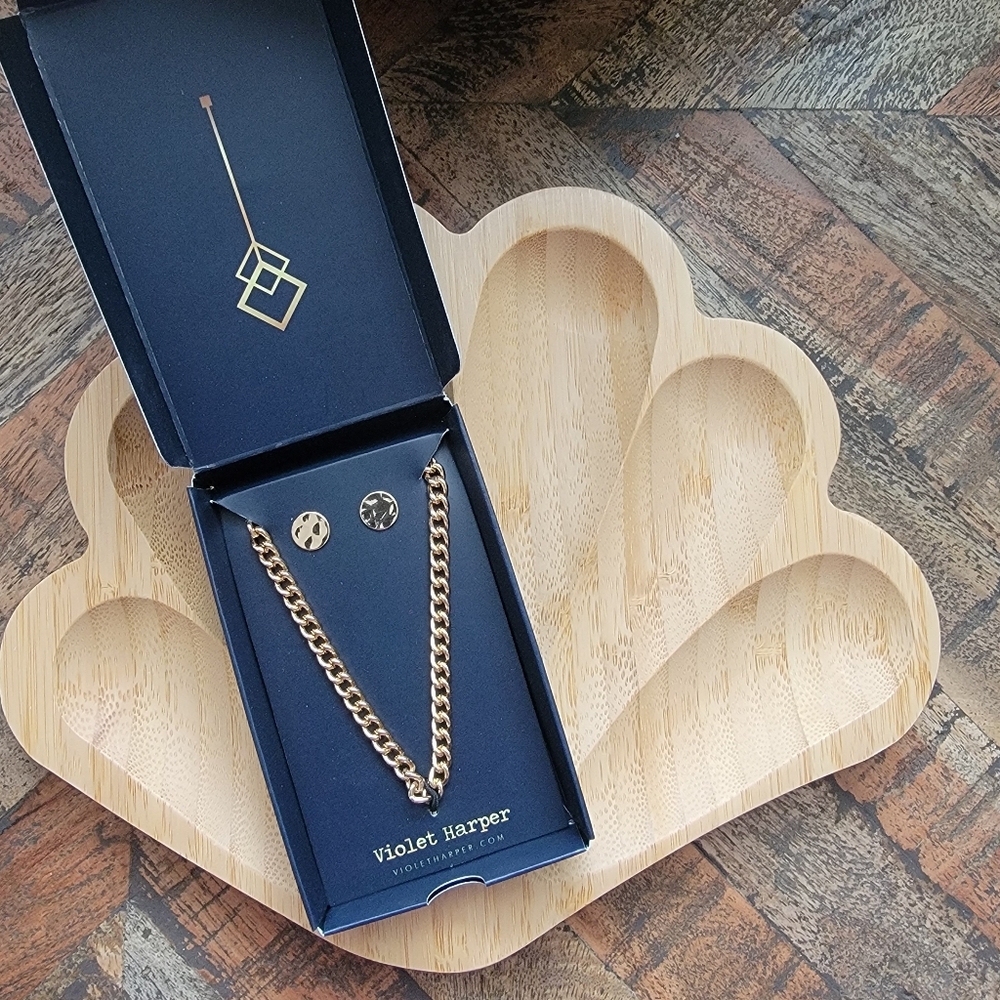 Necklace and earrings set